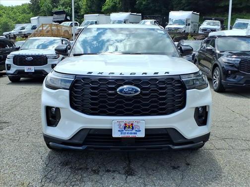 Star White Metallic Tri-Coat 2026 Ford Explorer ST-Line