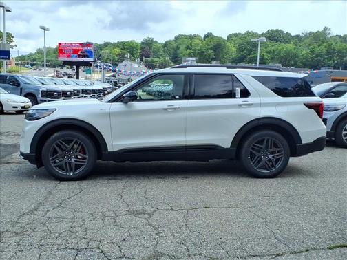 Star White Metallic Tri-Coat 2026 Ford Explorer ST-Line