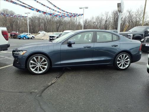 2021 Volvo S60 T6 Momentum