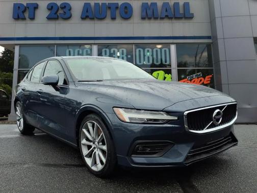 2021 Volvo S60 T6 Momentum