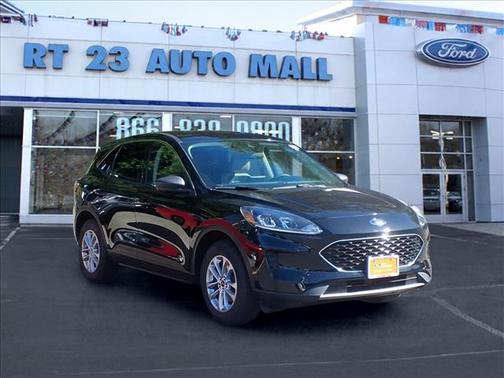 Agate Black Metallic 2022 Ford Escape SE
