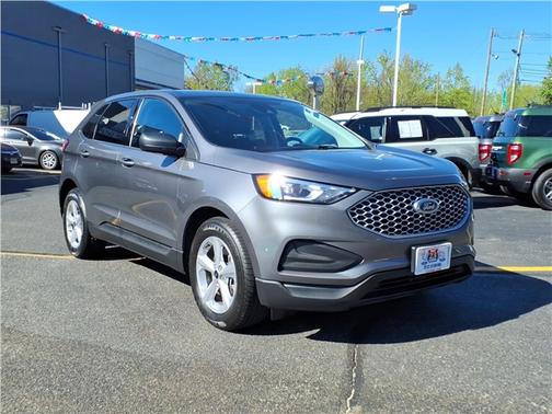 Carbonized Gray Metallic 2024 Ford Edge SE