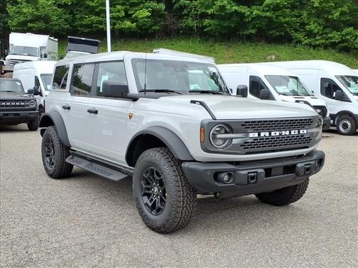 Avalanche Gray 2026 Ford Bronco Badlands