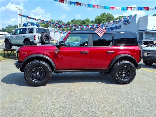 RUBY RED MET TN 2025 Ford Bronco Badlands