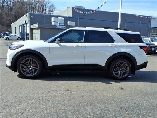 Star White Metallic Tri-Coat 2025 Ford Explorer ST-Line