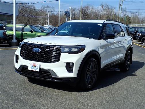 Star White Metallic Tri-Coat 2025 Ford Explorer ST-Line