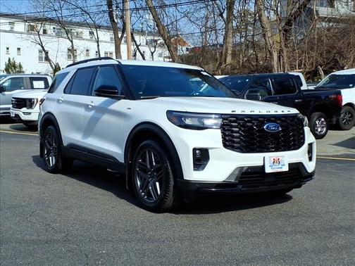 Star White Metallic Tri-Coat 2025 Ford Explorer ST-Line