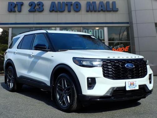 Star White Metallic Tri-Coat 2025 Ford Explorer ST-Line