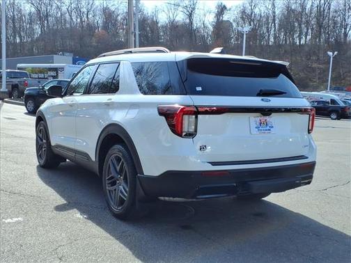 Star White Metallic Tri-Coat 2025 Ford Explorer ST-Line