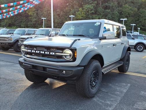 Avalanche Gray 2026 Ford Bronco Outer Banks