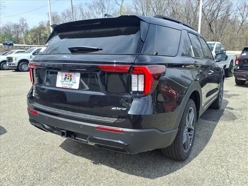 Agate Black Metallic 2026 Ford Explorer ST-Line