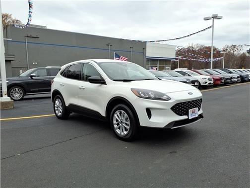 Star White Metallic Tri-Coat 2022 Ford Escape SE