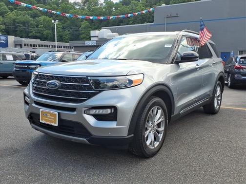 Iconic Silver Metallic 2024 Ford Explorer XLT