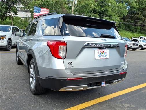 Iconic Silver Metallic 2024 Ford Explorer XLT