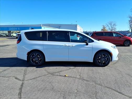 2026 Chrysler Pacifica L