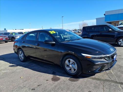 2025 Hyundai ELANTRA SE