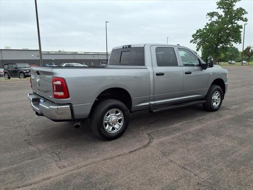 2023 RAM 3500 Tradesman Crew Cab 4x4 6'4' Box