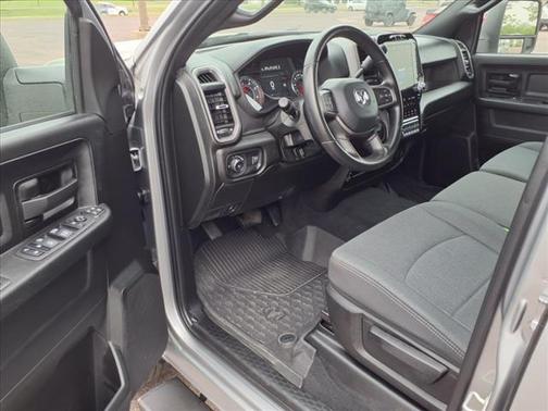 2023 RAM 3500 Tradesman Crew Cab 4x4 6'4' Box