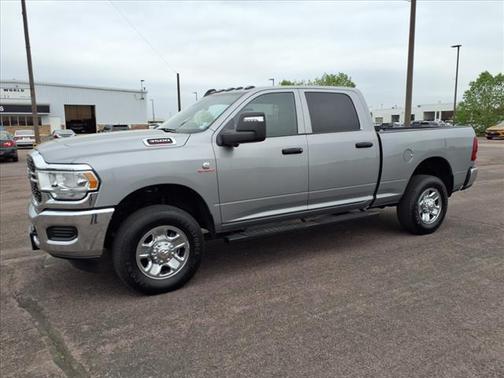 2023 RAM 3500 Tradesman Crew Cab 4x4 6'4' Box