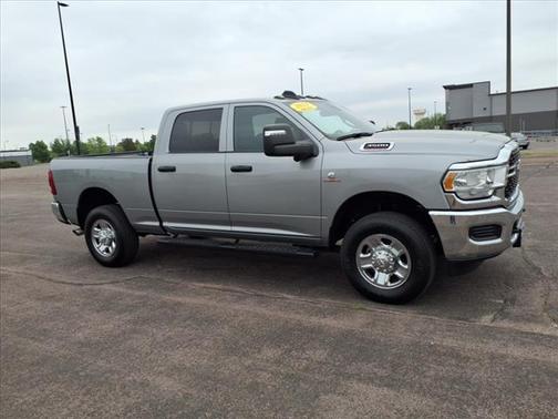 2023 RAM 3500 Tradesman Crew Cab 4x4 6'4' Box