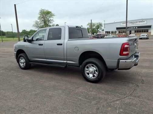 2023 RAM 3500 Tradesman Crew Cab 4x4 6'4' Box