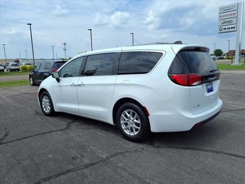 2025 Chrysler Voyager LX