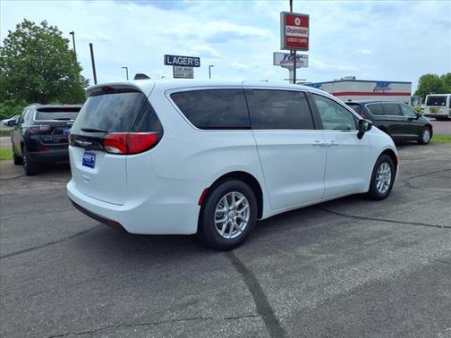 2025 Chrysler Voyager LX