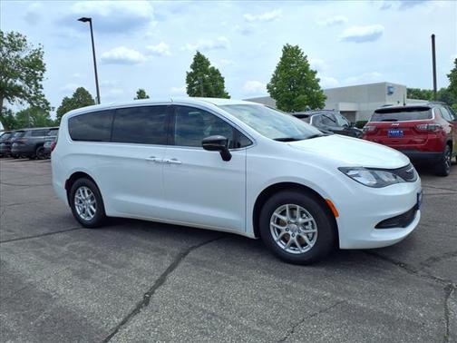 2025 Chrysler Voyager LX
