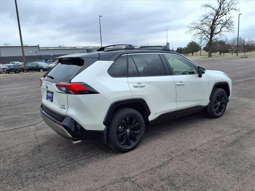 2022 Toyota RAV4 Hybrid SE