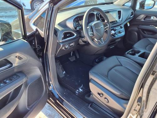 2025 Chrysler Pacifica L