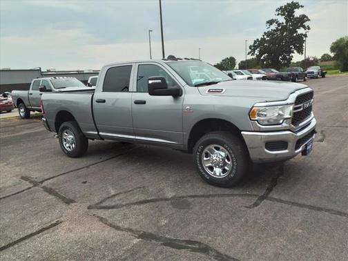 2024 RAM 3500 Tradesman Crew Cab 4x4 6'4' Box