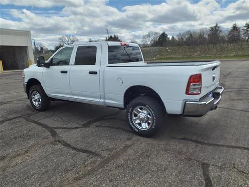 2024 RAM 2500 Tradesman Crew Cab 4x4 6'4' Box
