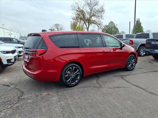 2026 Chrysler Pacifica L