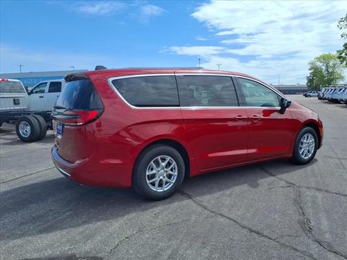 2025 Chrysler Pacifica L