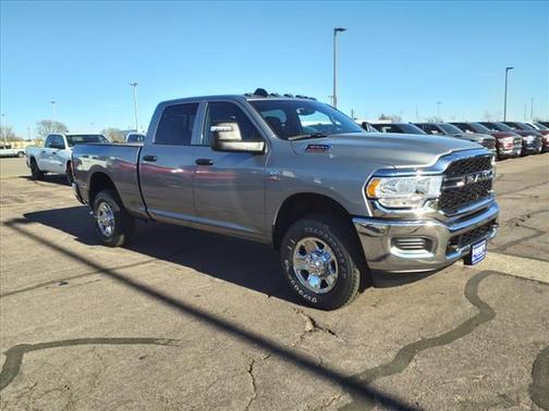 2024 RAM 3500 Tradesman Crew Cab 4x4 6'4' Box