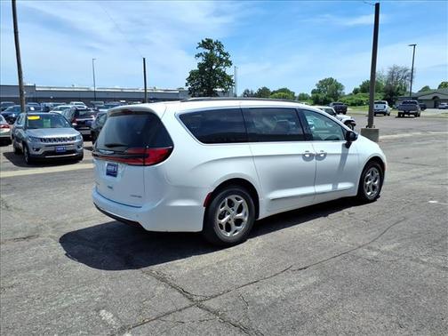 Bright White Clearcoat 2023 Chrysler Pacifica Limited