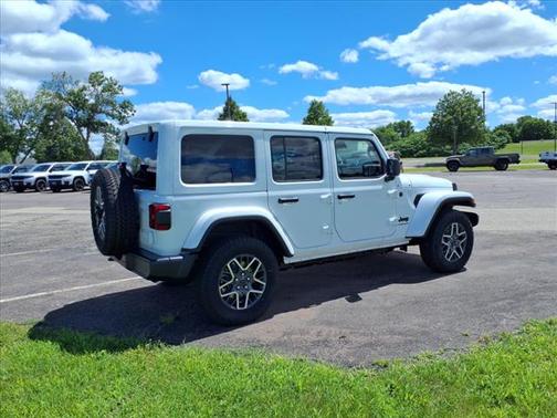 2025 Jeep Wrangler 4-Door Sahara 4x4