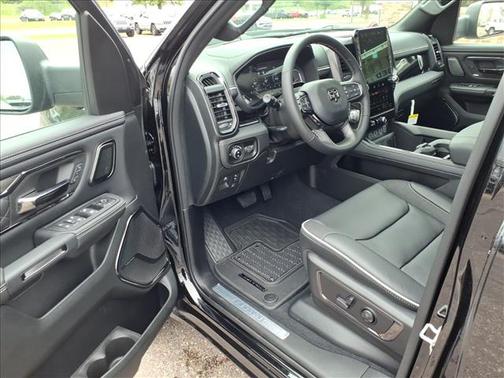 Diamond Black Crystal Pearlcoat 2026 RAM 1500 Limited