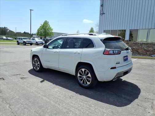 Pearl White Pearlcoat 2019 Jeep Cherokee Overland