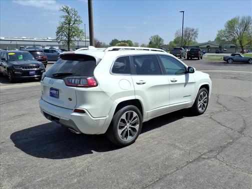 Pearl White Pearlcoat 2019 Jeep Cherokee Overland