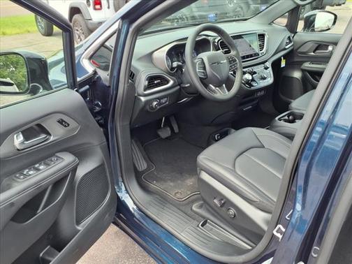 2025 Chrysler Pacifica L