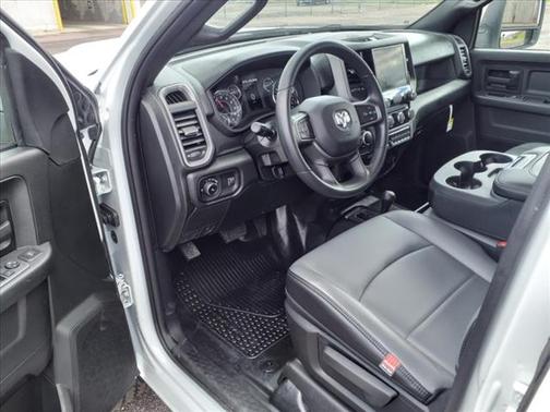 2024 RAM 2500 Tradesman Crew Cab 4x4 6'4' Box