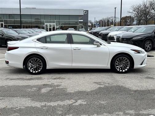 2025 Lexus ES 300h Ultra Luxury