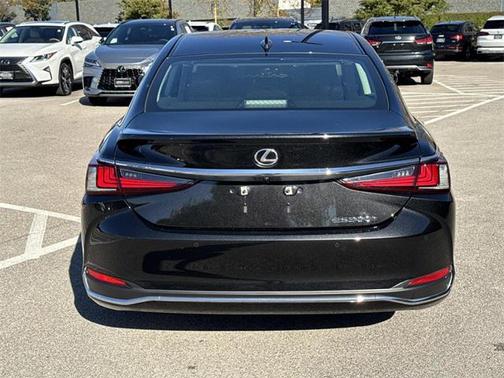 2025 Lexus ES 300h Ultra Luxury