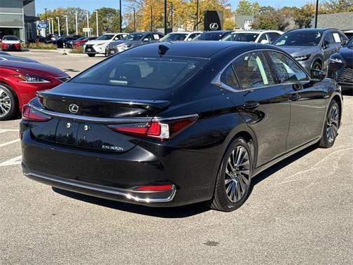 2025 Lexus ES 300h Ultra Luxury