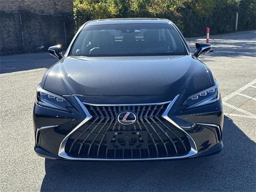 2025 Lexus ES 300h Ultra Luxury