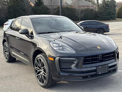 2022 Porsche Macan Base