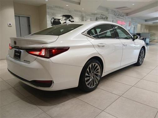 2024 Lexus ES 300h Ultra Luxury