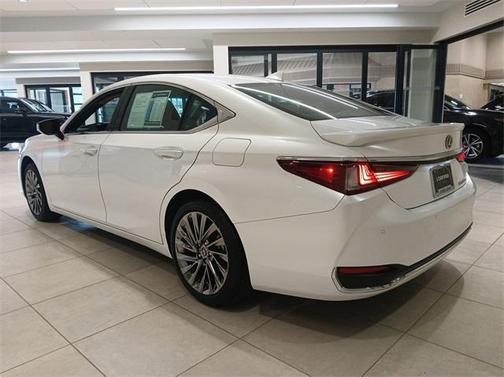2024 Lexus ES 300h Ultra Luxury