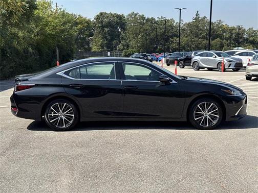 2025 Lexus ES 300h Base